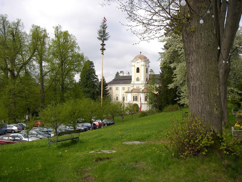 Schlosshotel Rosenau Superior Schloss Rosenau Exterior photo