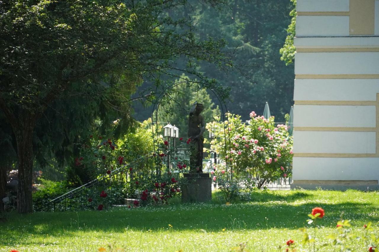 Schlosshotel Rosenau Superior Schloss Rosenau Exterior photo